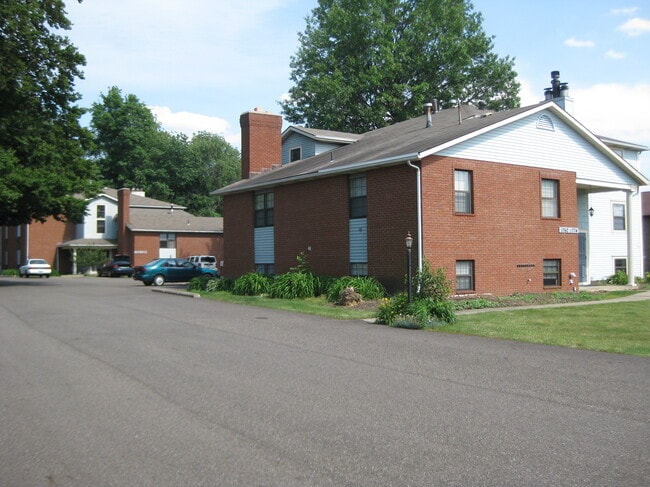 Building Photo - 1760 Beechwood Ave NE Unit Beechwood