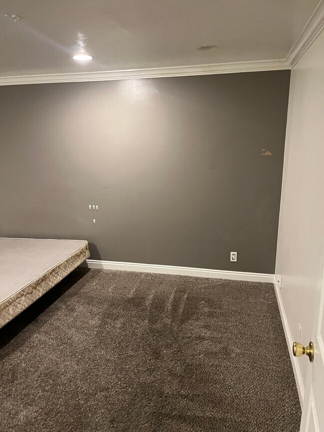 Photo - 765 RedMaple Rd E