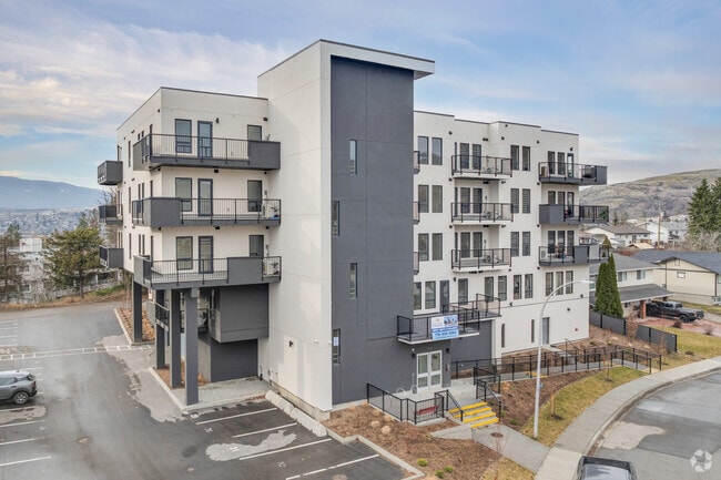 Building Photo - Hilltop Manors II