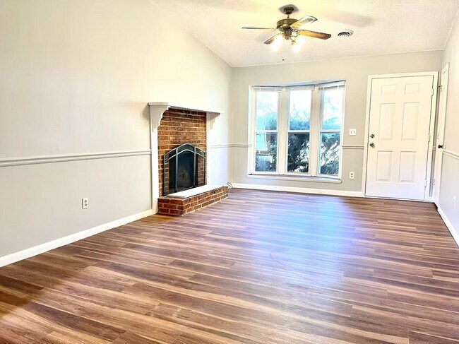 Photo - 1723 Todd Dr