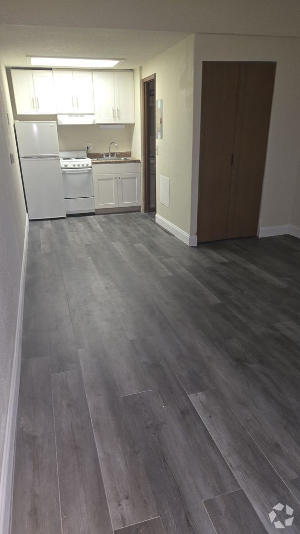 Building Photo - Fully Renovated 0/1 Available for Immediat... Unit 207 Rental