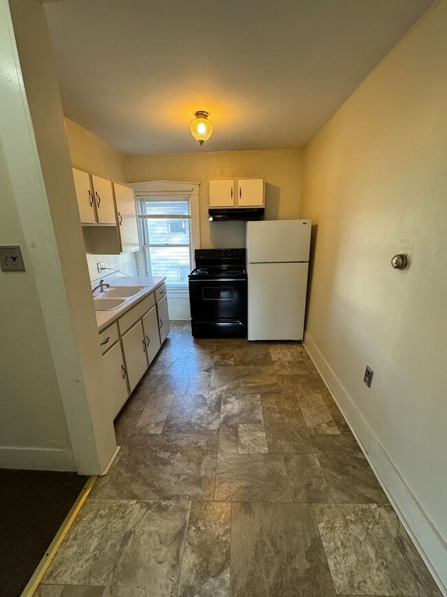 Photo - 3 Nickwackett St Unit Apt 2