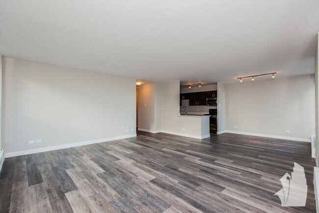 Photo - 5600 N Sheridan Rd