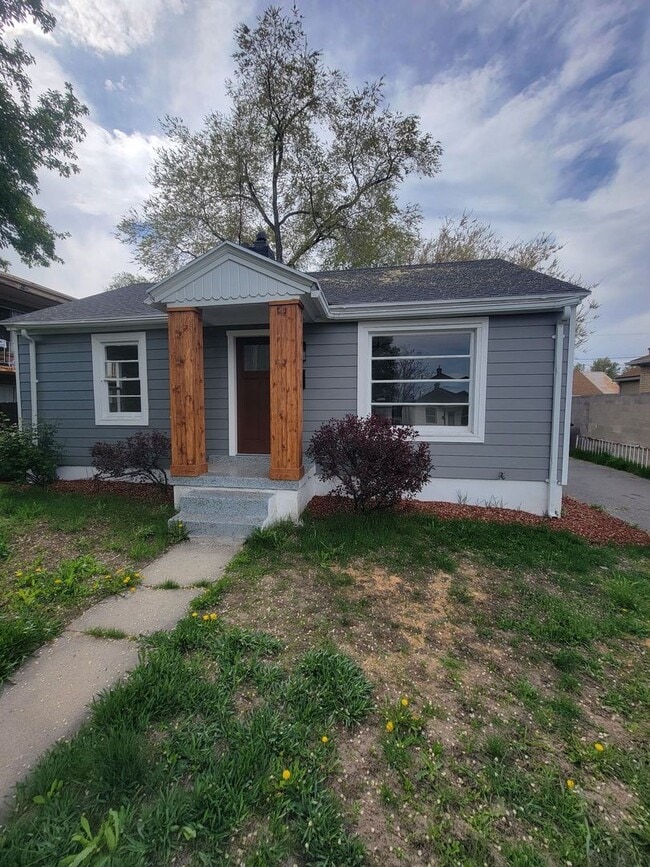 Building Photo - Cute Remodeled 4 Bedroom House for Rent in SLC!