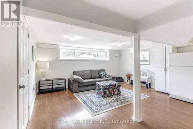 Photo - 3482 Ashcroft Crescent