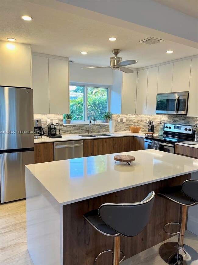 Photo - 411 Alesio Ave