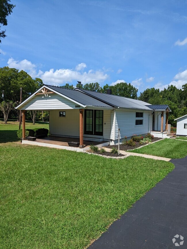 Building Photo - One bedroom, one bath house in Gibsonville