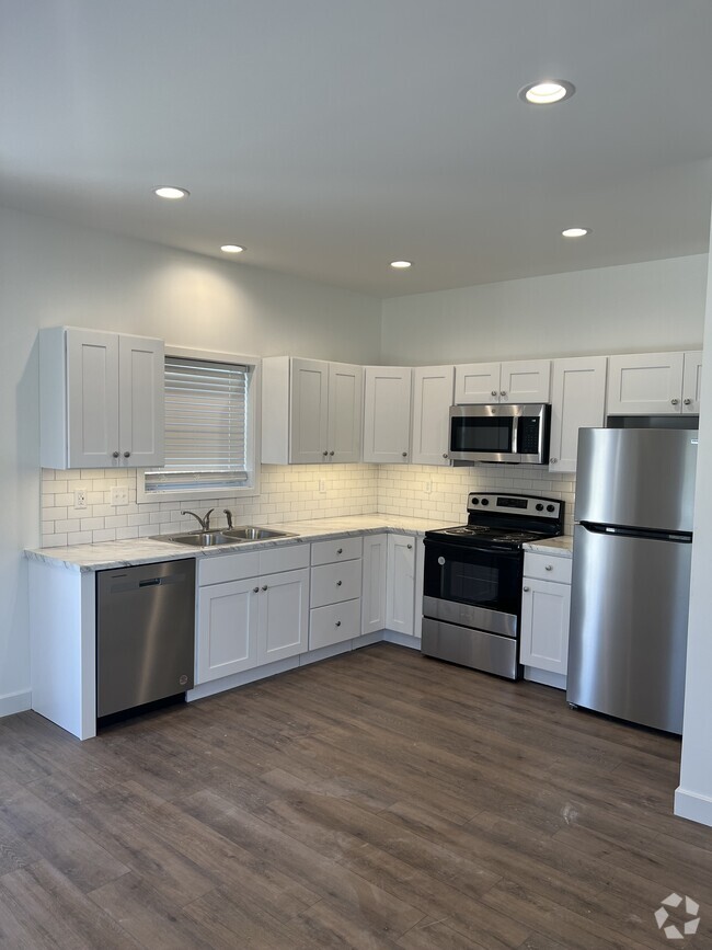 Building Photo - 1303 Elm St Rental