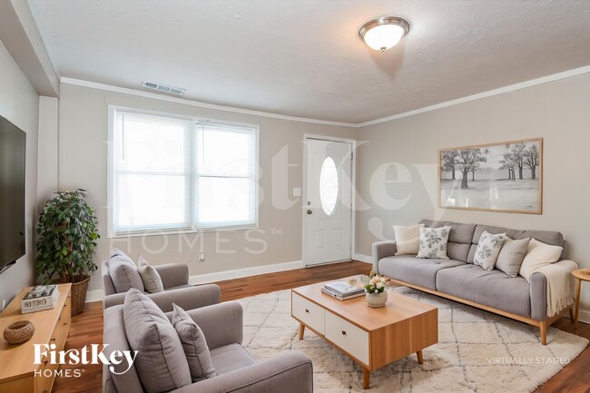 Photo - 2456 Maple St