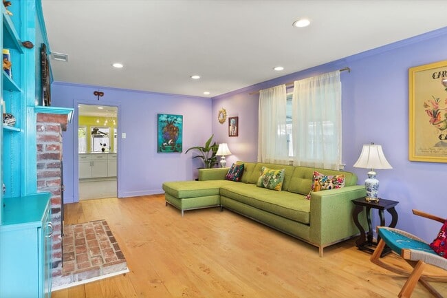 2319 Jay St