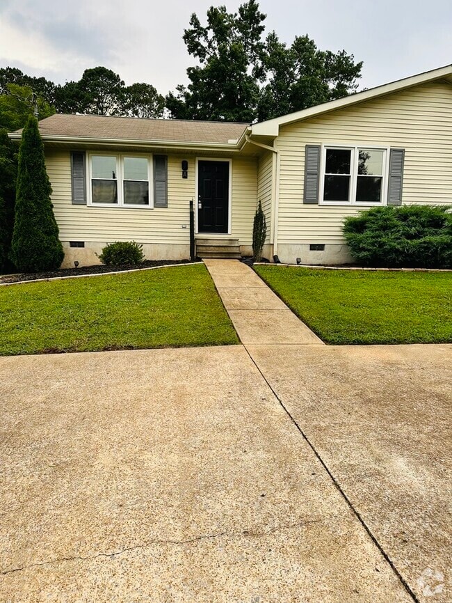 Building Photo - 5021 Bess Moore Rd Unit A Rental