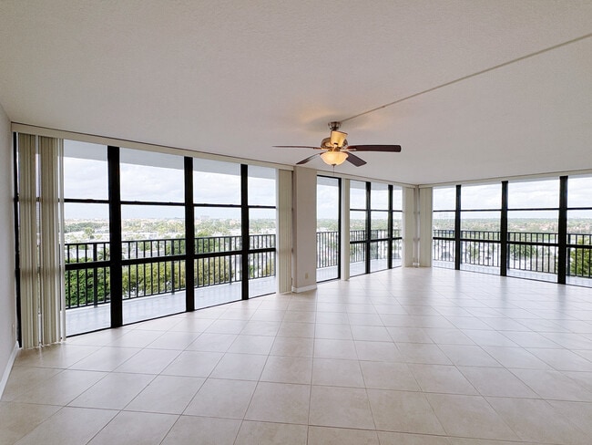 Building Photo - 800 Parkview Dr Unit 909