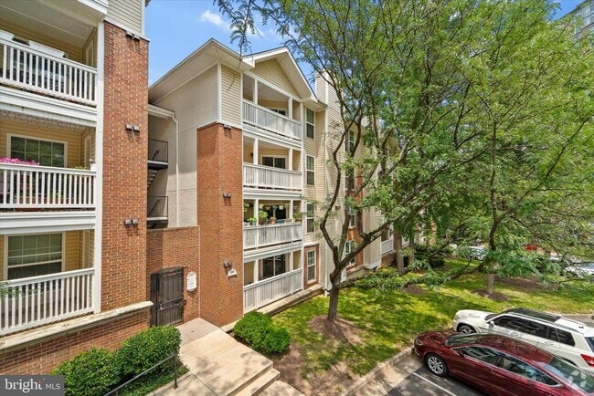 Building Photo - 1524 Lincoln Way Unit 111 Rental