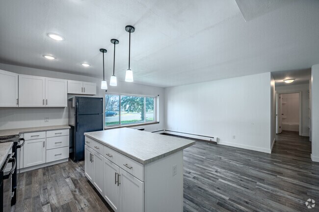 2BR, 1BA - 870SF - Kitchen/Living Room