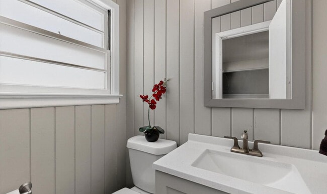 Photo - 1900 Hilltop Dr