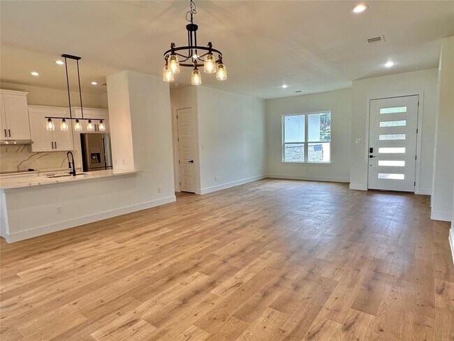 Photo - 5206 Country Club Dr
