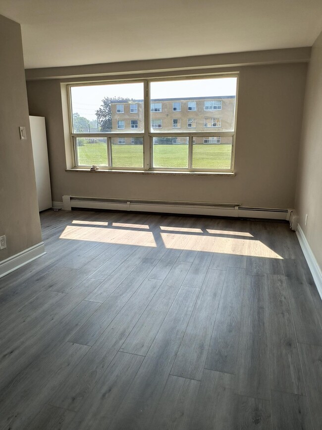 Photo - 19 Iroquois St