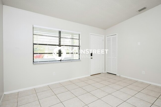 Photo - 3 Bedroom Pet-Friendly Home in OCOEE, FL with Main Street Renewal