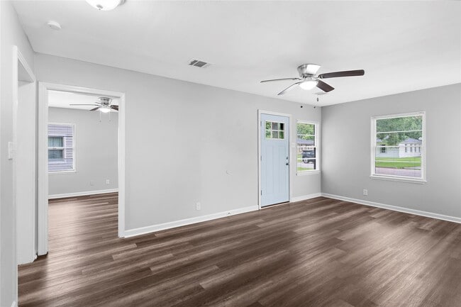 Photo - 1104 Southampton Dr