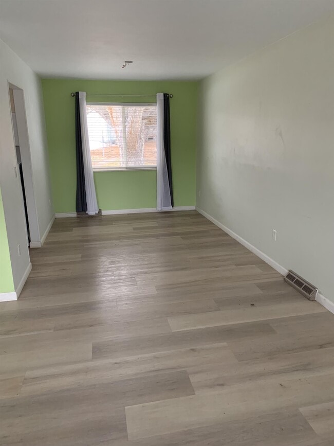 Photo - 6565 Zang St