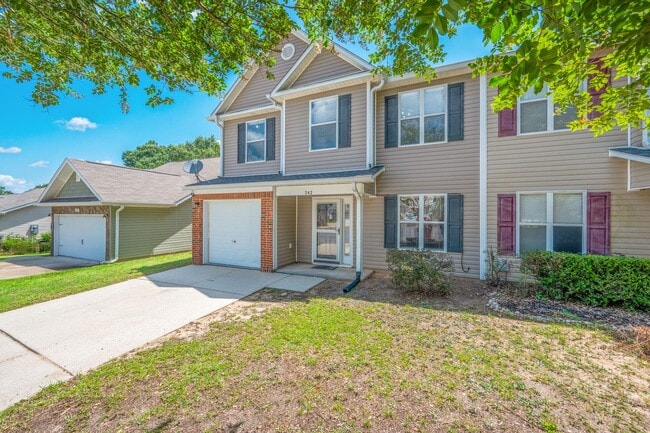 Photo - 242 Wainwright Dr