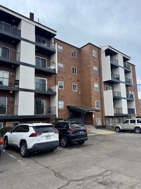 Building Photo - Nice 1 Bedroom 1 Bathroom Condo in Golden with Pool!! Available NOW!!