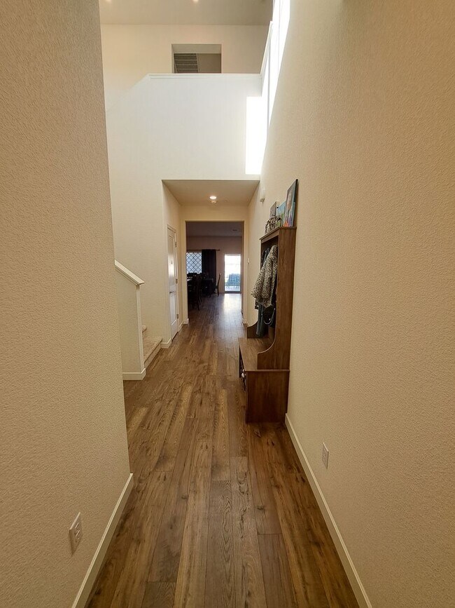 Photo - 1160 Yale Dr