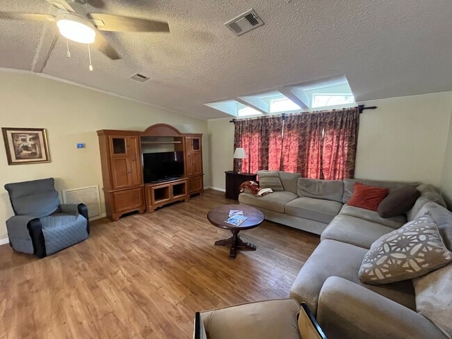 Photo - Spacious Furnished 3 Bedroom, 2 Bath Triple-Wide Manufactured Home – South of Live Oak, FL