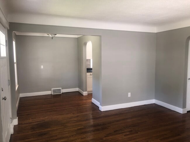 Photo - 19348 Washtenaw St