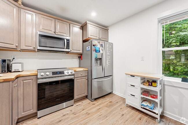 4BR, 2.5BA - 2,200SF - Kitchen