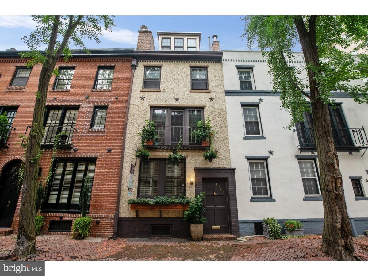 Photo - 1915 Panama St