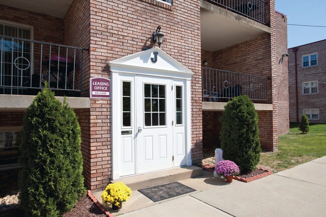Photo - Monroe Village Apartments