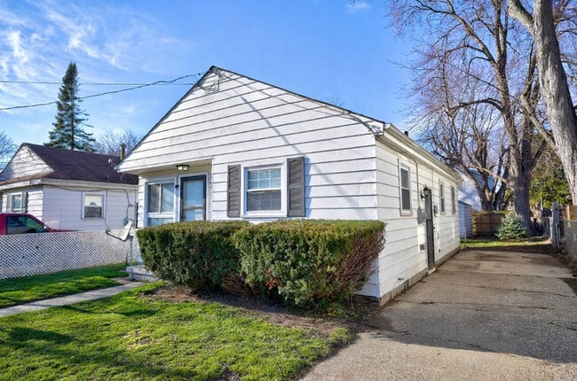 Photo - Cozy 2BR Home in Flint with Central AC, Washer/Dryer & Pet-Friendly for Only $800/Month!
