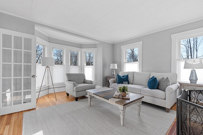 Photo - 12 Hollis St