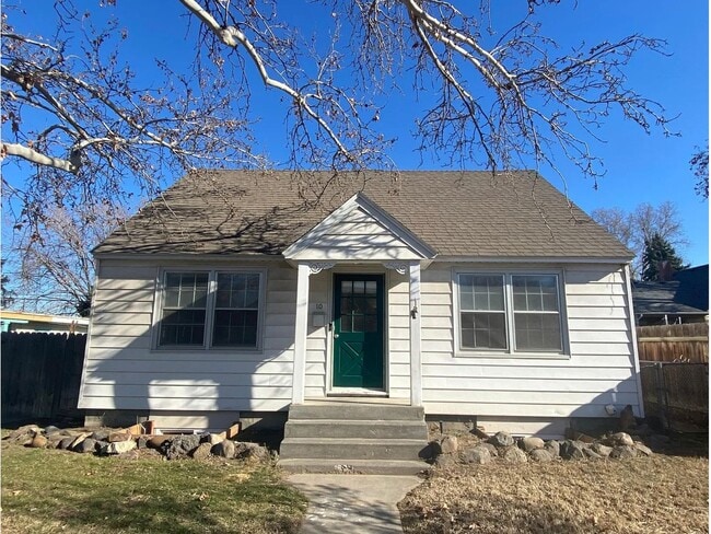 Building Photo - Well Maintained 4 Bedroom Home with Beautiful Yard, Kennewick, WA $2,150/month