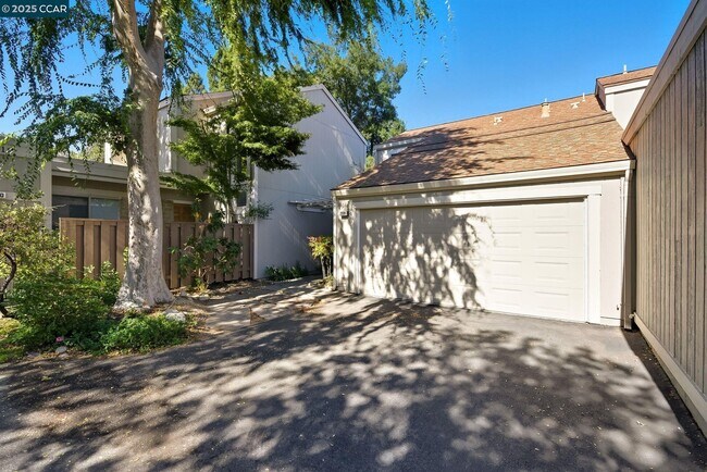 Photo - 209 Valley Oak Plaza