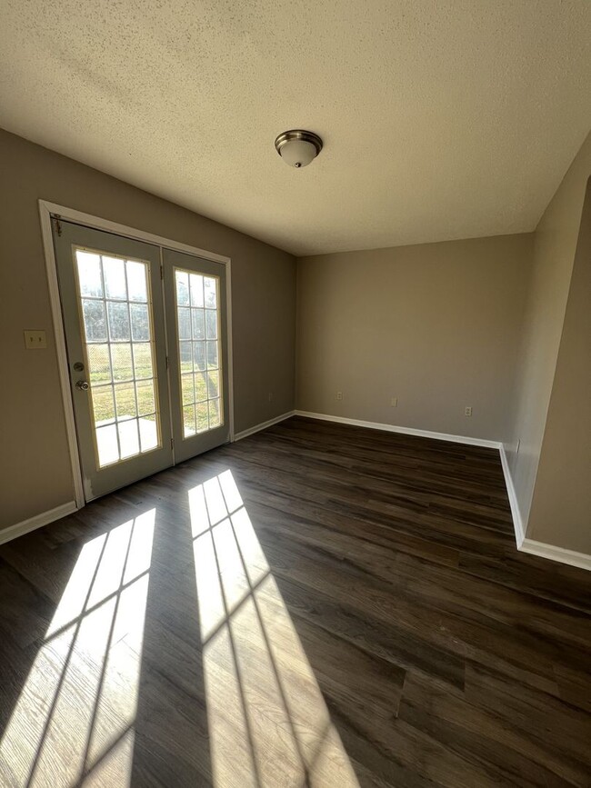 Photo - 154 W Peach St