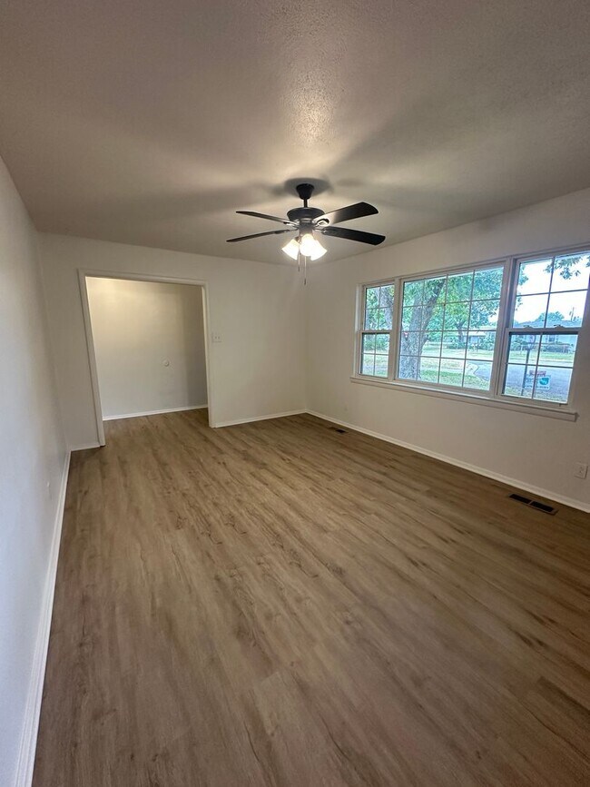 6 Raleigh Cir