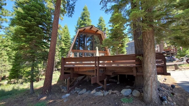 Photo - Spacious and Bright Cottage on Quiet Cul-d...