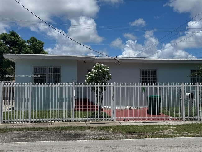 Building Photo - 1060 SW 29th Ave Unit 2901 Rental