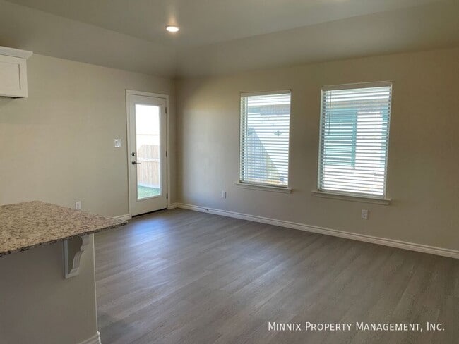 Photo - 1349 Bajada St