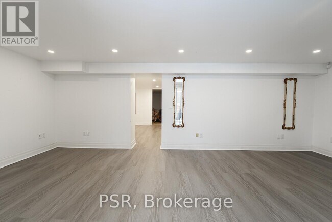 Photo - 2b Roycrest Ave