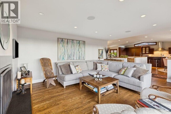 Photo - 124 Carisbrooke Crescent