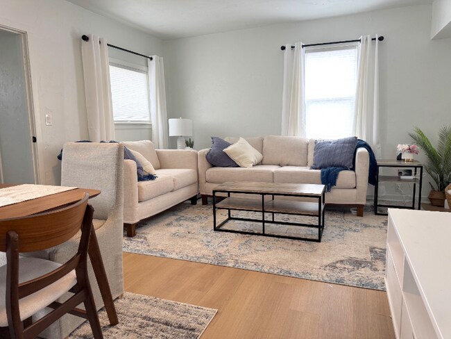 Photo - 735 N 6th Ave