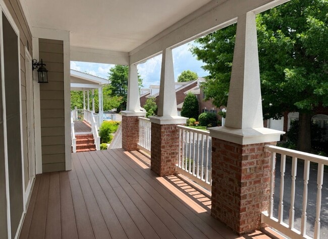 10 Charleston Ct