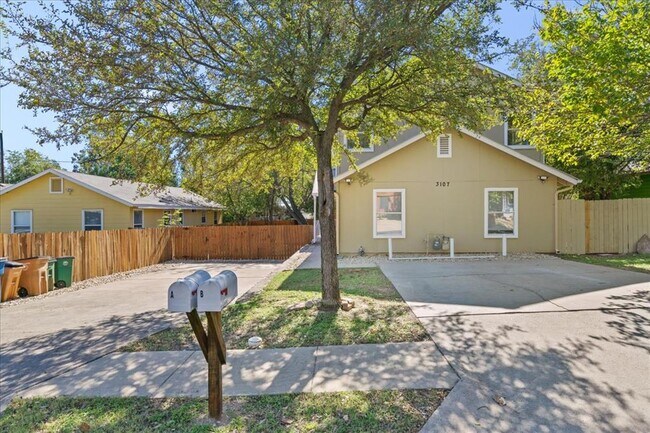 Building Photo - 3107 E 13th St Rental