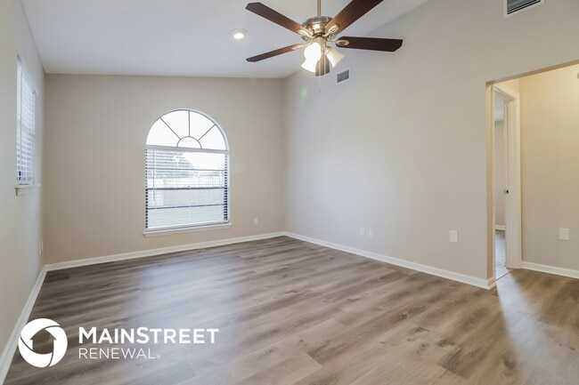 Photo - 1421 W Orion Cir House