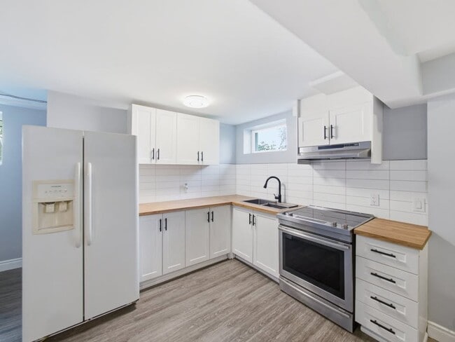 Photo - 309 Strathearne Ave