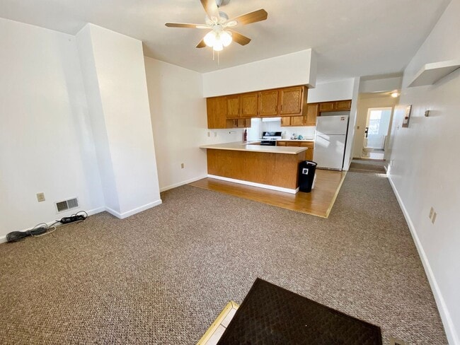 Building Photo - 421 Kirk Ave Unit 1