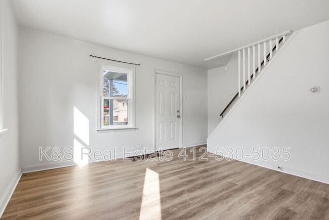 Photo - 1810 Salem St
